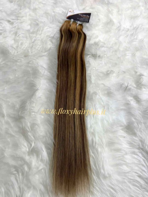 Weft hair extensions in piano colour brown e honey blonde