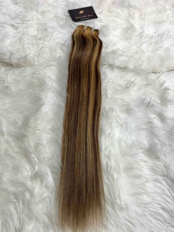 Weft hair extensions in piano colour brown e honey blonde - Image 2