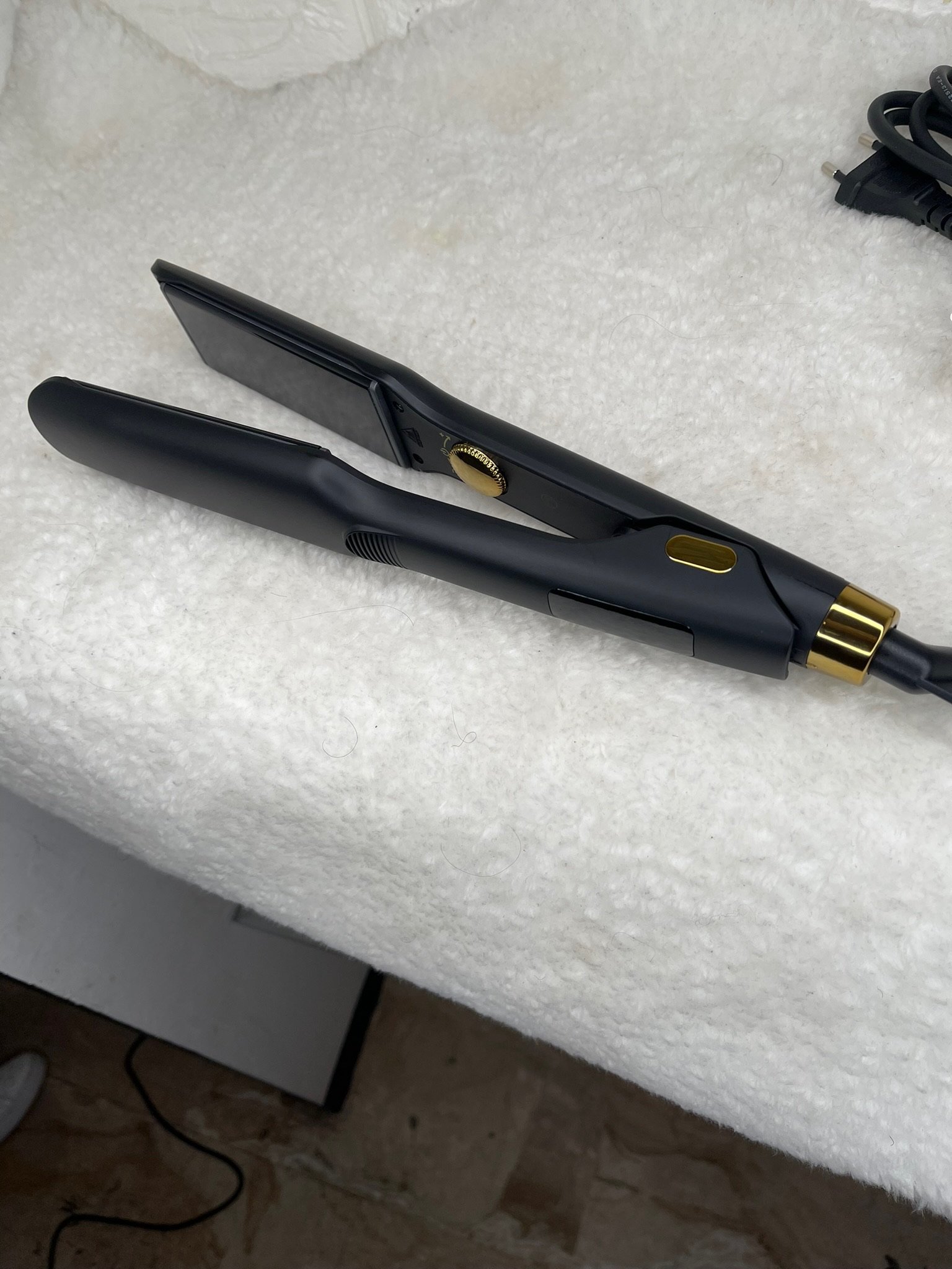 Piastra professionale titanium Floxy Hair Plus grande 4,45 cm aperta